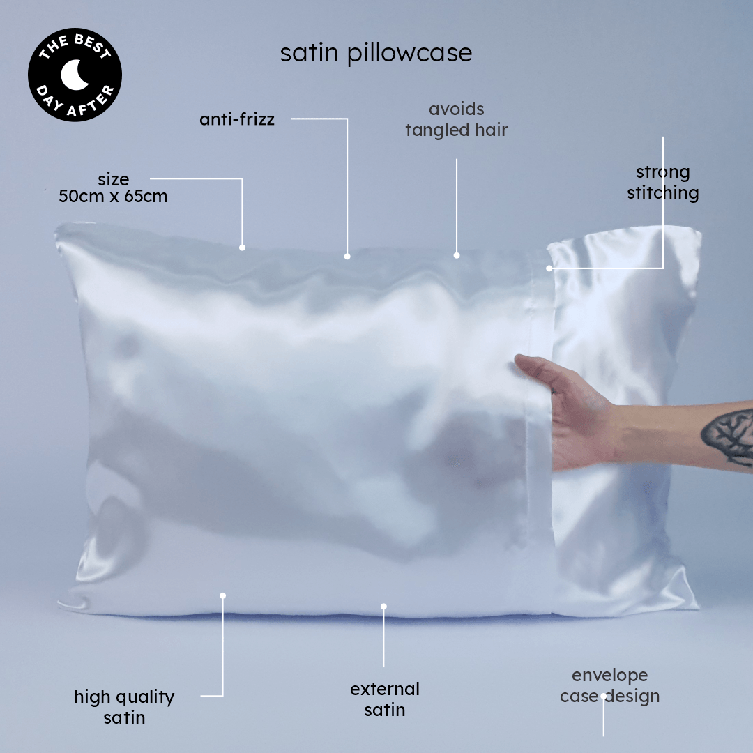 ● This option provides a looser feel to the hair, perfect for those who appreciate freedom during the night without sacrificing the Anti-Frizz benefits of Satin.  ● Ideal for travellers, as satin dries quickly, allowing it to be used just a few hours after washing.  ● With its 50x65 size, it elegantly fits on almost all pillows, offering a perfect blend of style and functionality.