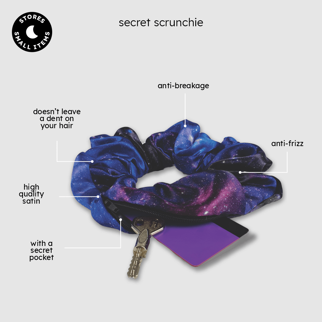●In addition to all the benefits of a satin scrunchie, this model features a discreet zipper for you to store small items, perfect for keys, money, a lipstick, or even a card.